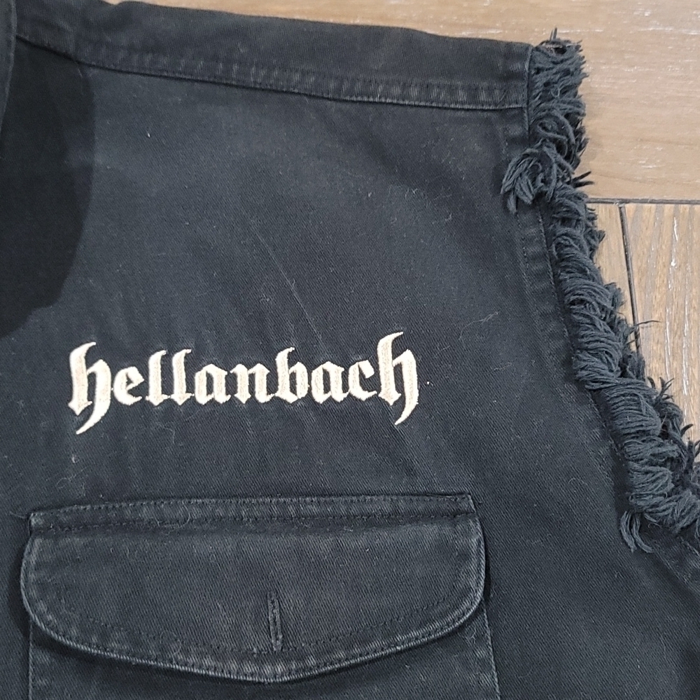 Hellanbach Sleeveless Button Up - Picture 4 of 10